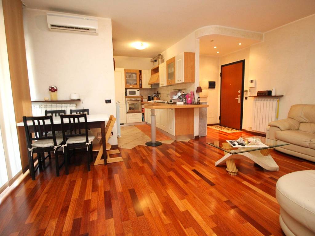 Appartamento a Gorla minore in Via Ugo Foscolo - Foto 4