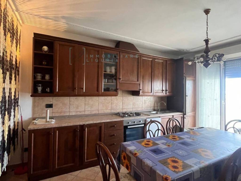 Appartamento a Albenga in Via Tiziano - Foto 2