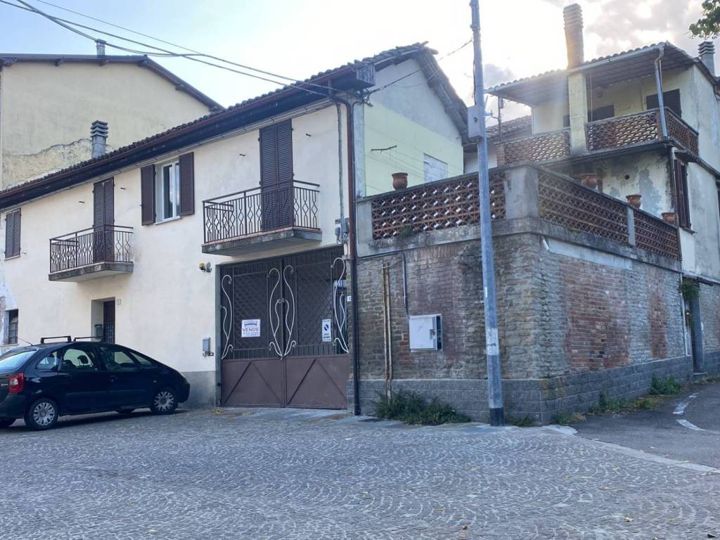 Casa indipendente a Canelli in via Villanuova, 7 - Foto 2