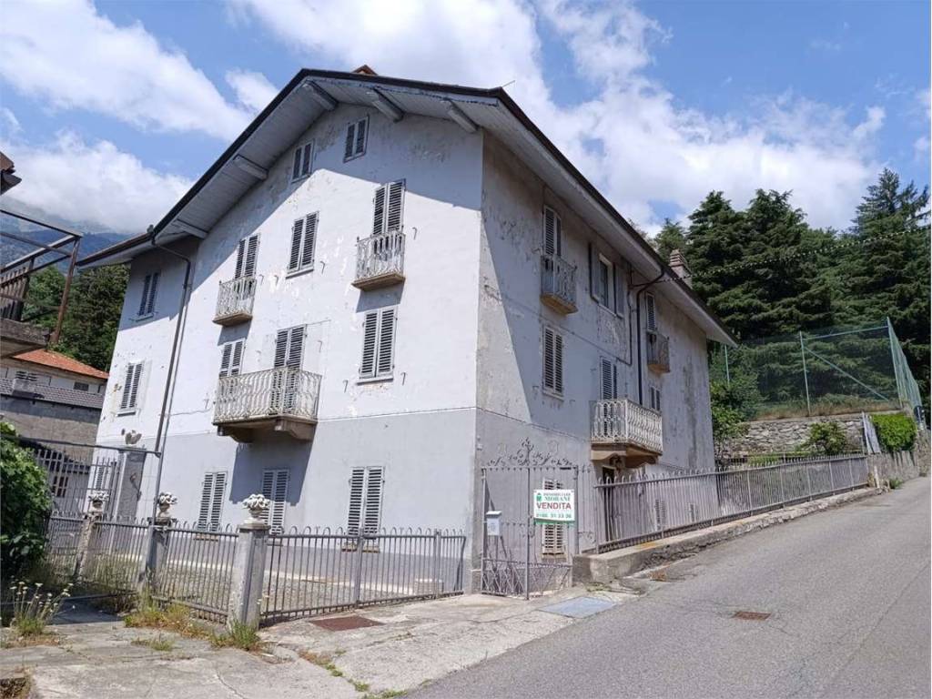 Palazzo / stabile a Saint-vincent in via battaglione aosta, 3 - Foto 4