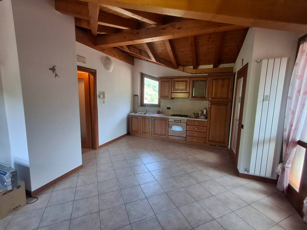 Appartamento a Val brembilla in Via Croce Garateno, 4 - Foto 2