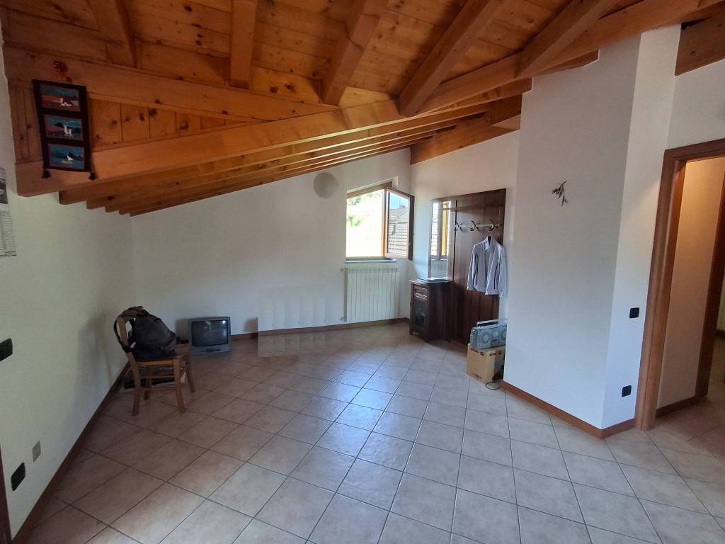 Appartamento a Val brembilla in Via Croce Garateno, 4 - Foto 3