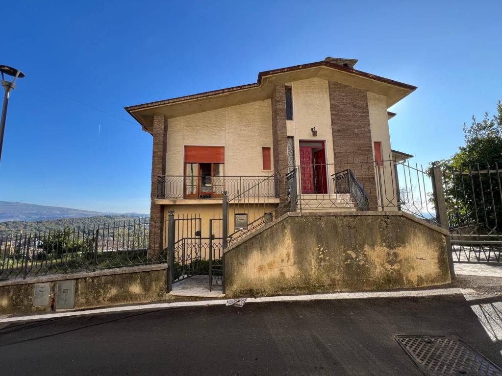 Villa a Cavaion veronese in Via Belvedere, 5 - Foto 3