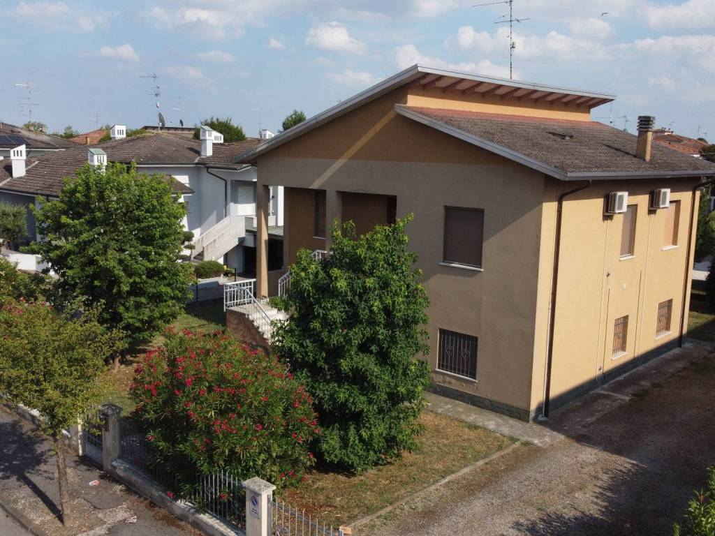 Villa a Moglia in Via Giuseppe Garibaldi, 48 - Foto 2