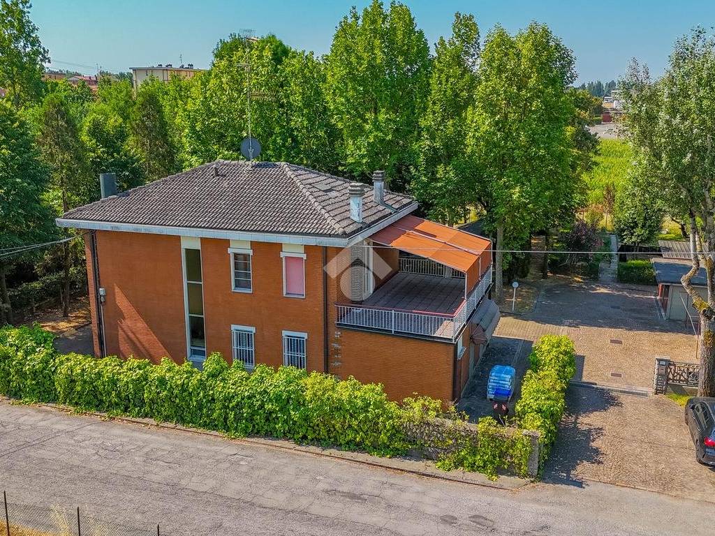 Villa a Carpi in Strada Statale Romana Nord, 39 - Foto 2