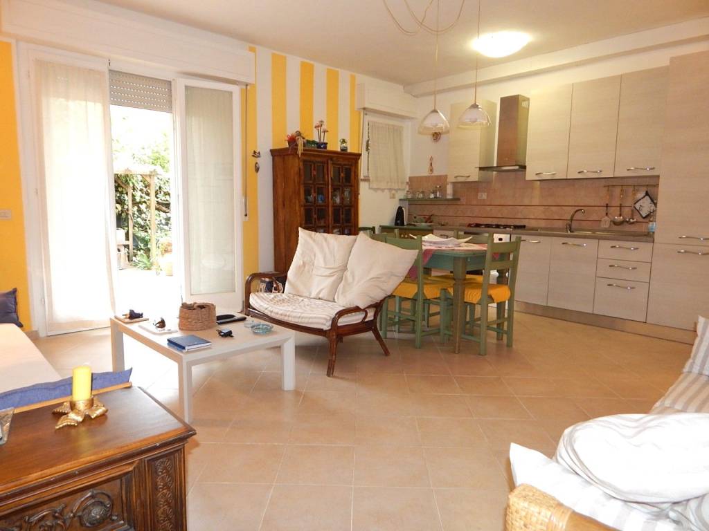 Appartamento a Castagneto carducci in Via Silvio Pellico - Foto 2