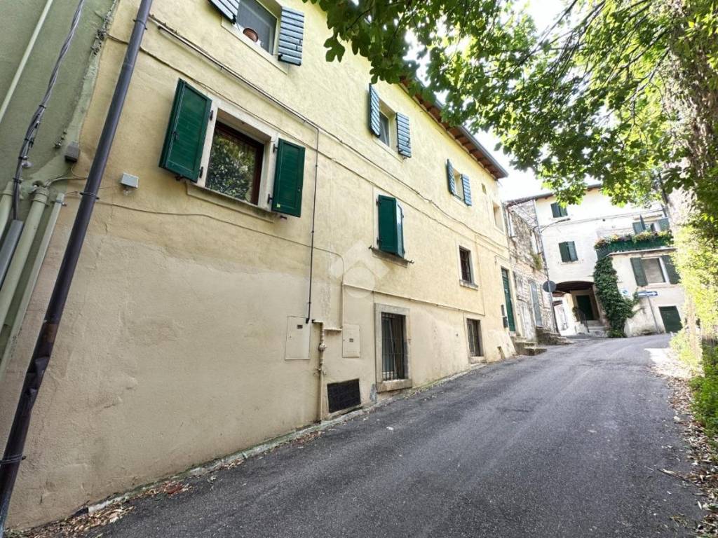 Appartamento a Verona in Via cava bradisa, 52 - Foto 4