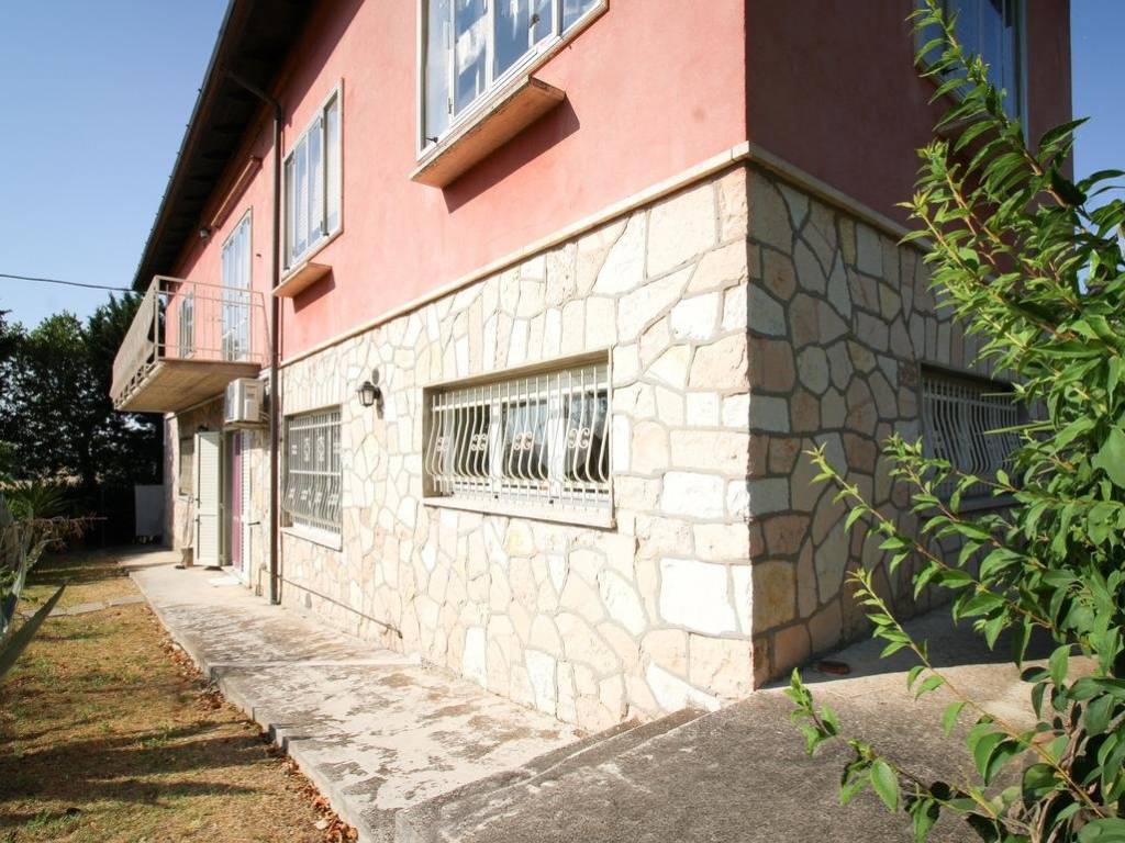 Casa indipendente a Fermo in Viale Trento, 304 - Foto 2