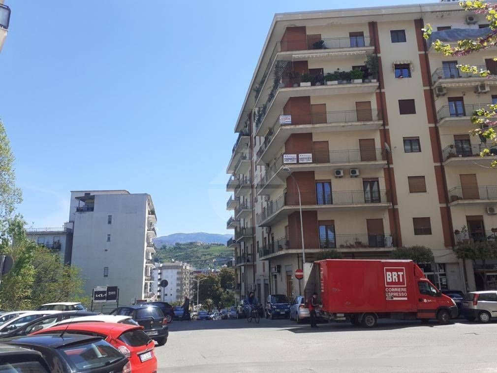 Appartamento a Cosenza in Via delle Medaglie d' Oro - Foto 2