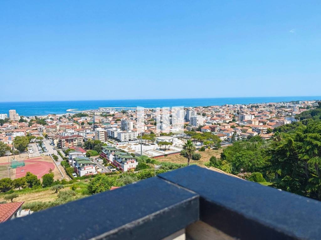 Attico / mansarda a Giulianova in Viale dello Splendore, 14 - Foto 3