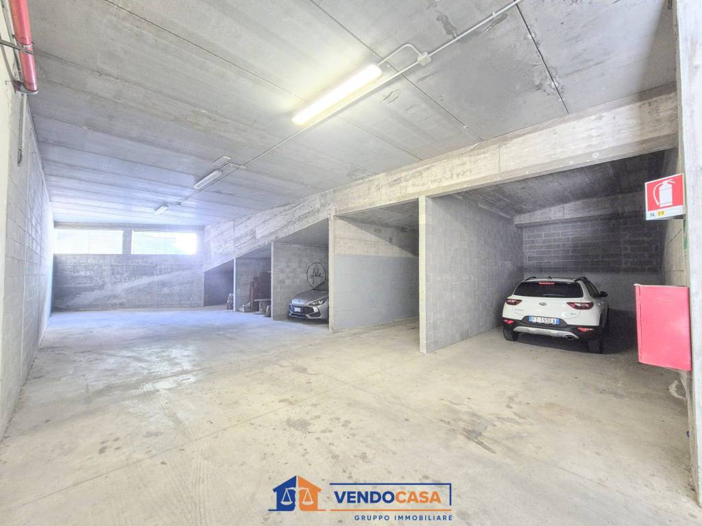 Box / garage a Finale ligure in Via 25 Aprile - Foto 2