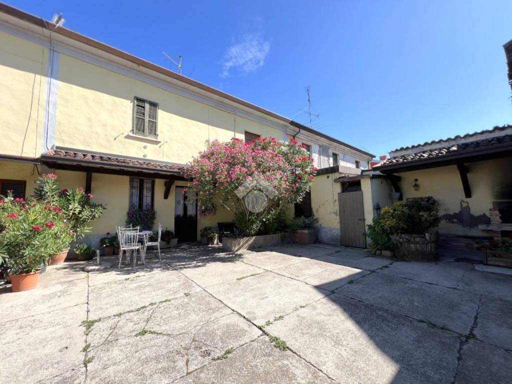 Rustico / casale a Casalromano in Via Amedeo Di Savoia - Foto 4