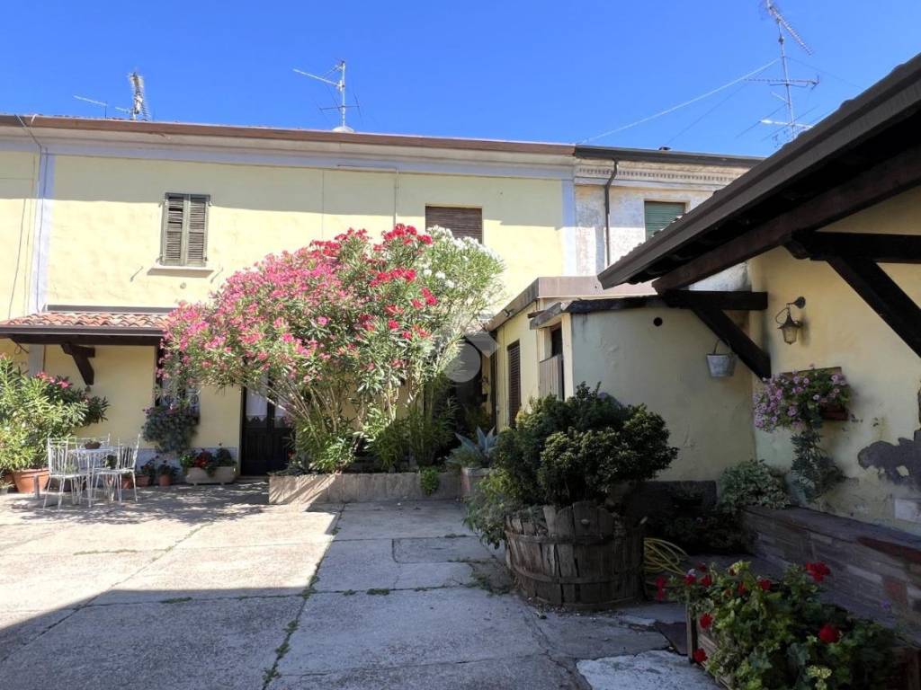 Rustico / casale a Casalromano in Via Amedeo Di Savoia - Foto 5