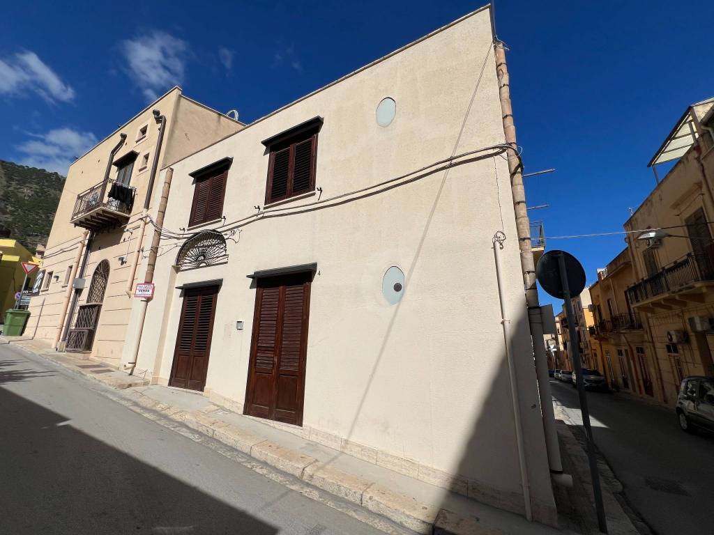 Casa indipendente a Castellammare del golfo in Via G. Fazio - Foto 2