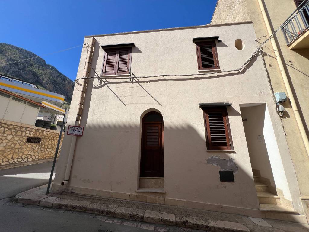 Casa indipendente a Castellammare del golfo in Via G. Fazio - Foto 3
