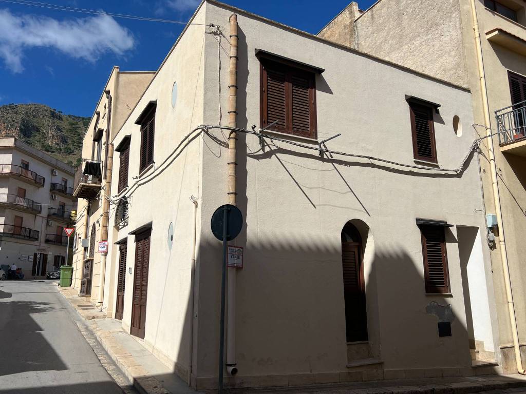 Casa indipendente a Castellammare del golfo in Via G. Fazio - Foto 4