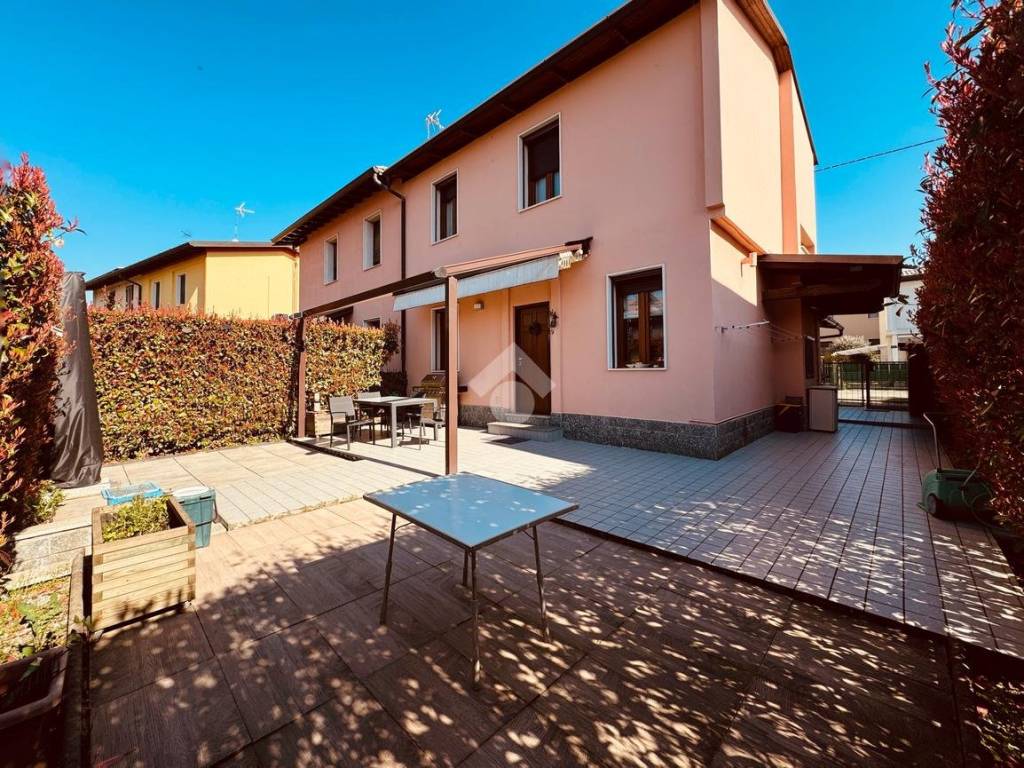 Villa a Casatenovo in Via Madonnina, 73 - Foto 2