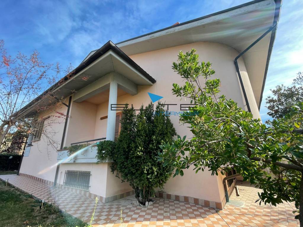 Villa a Castilenti in Via S. Michele - Foto 2