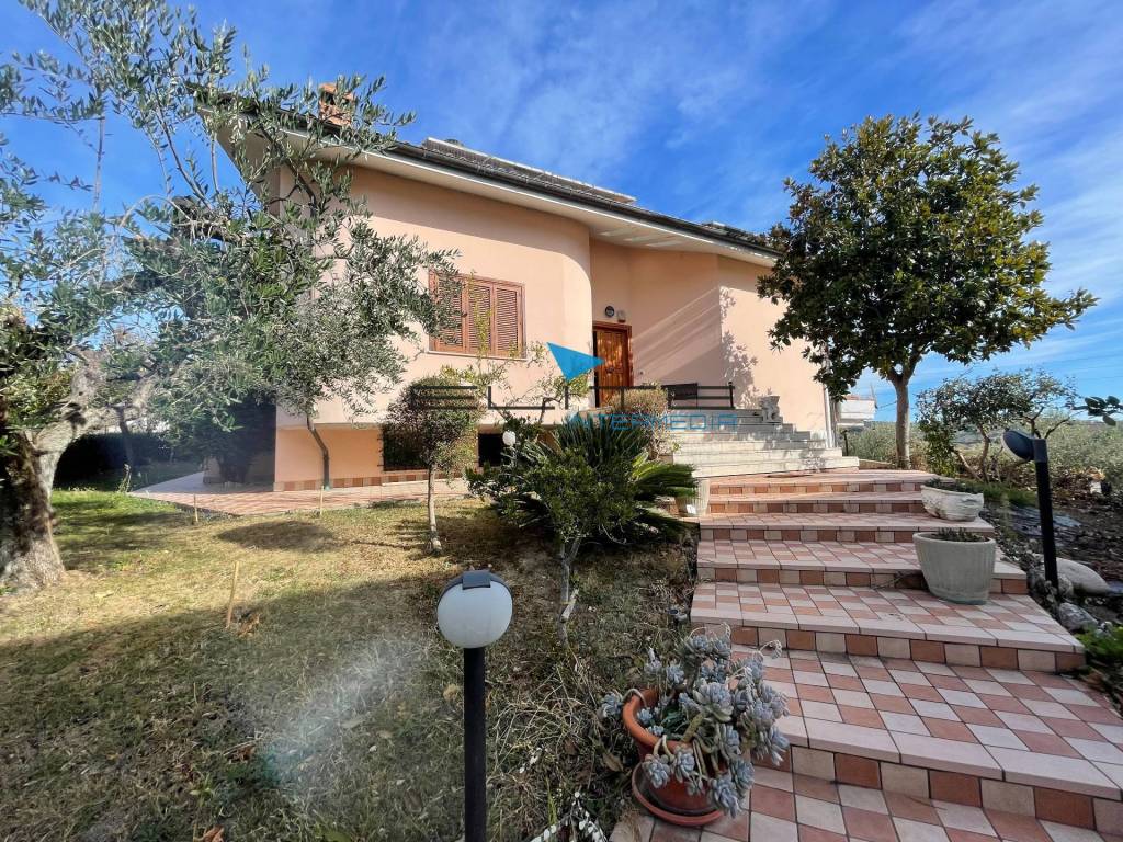 Villa a Castilenti in Via S. Michele - Foto 3