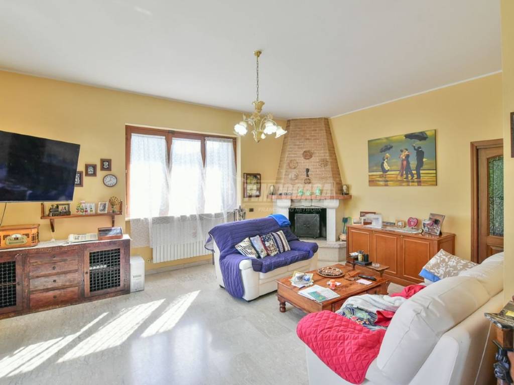 Villa a Erba in Via Riazzolo - Foto 4