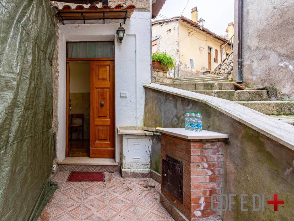 Appartamento a Pozzaglia sabina in Via Pie' di Terra - Foto 2