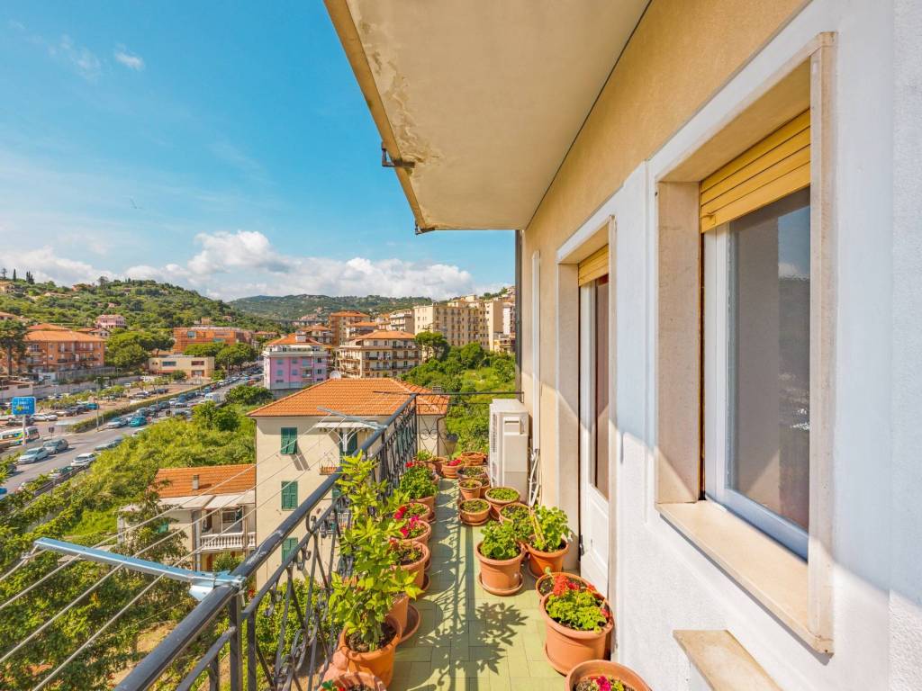 Appartamento a Imperia in Via Martiri della Libertà, 42 - Foto 2