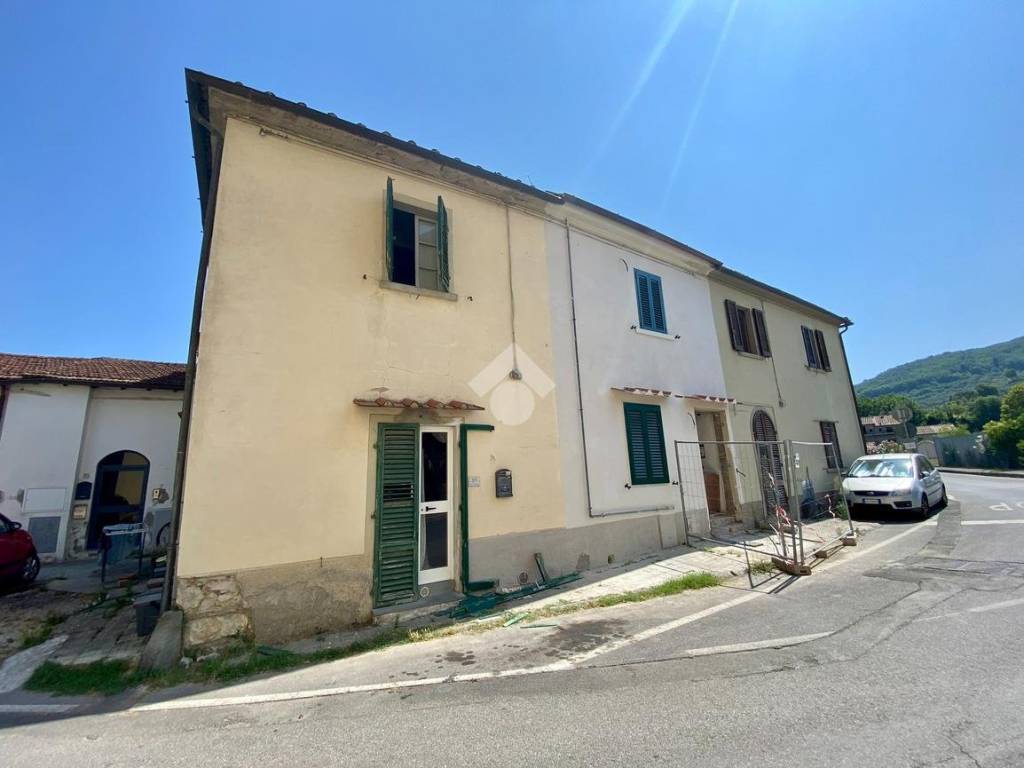 Casa indipendente a Quarrata in Via Di Folonica, 87 - Foto 2
