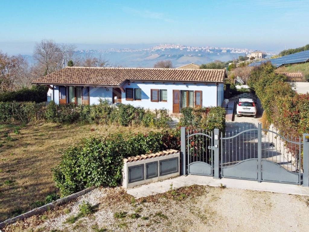 Villa a Sant'elpidio a mare in Strada Monturanese, 1046 - Foto 5