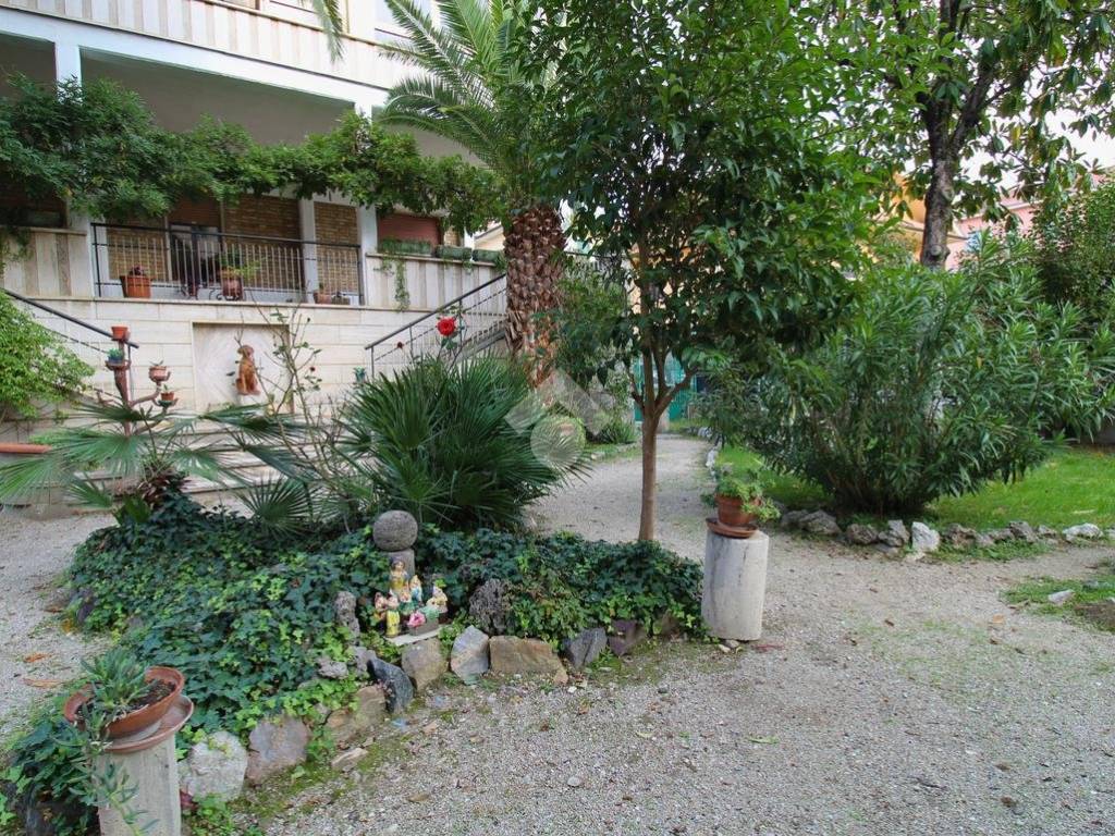 Villa a Ascoli piceno in Viale Marcello Federici, 124 - Foto 2