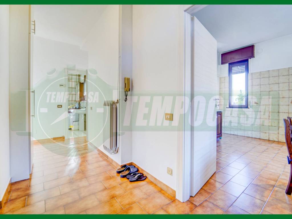 Appartamento a Gavirate in Via Giovanni Amendola - Foto 5