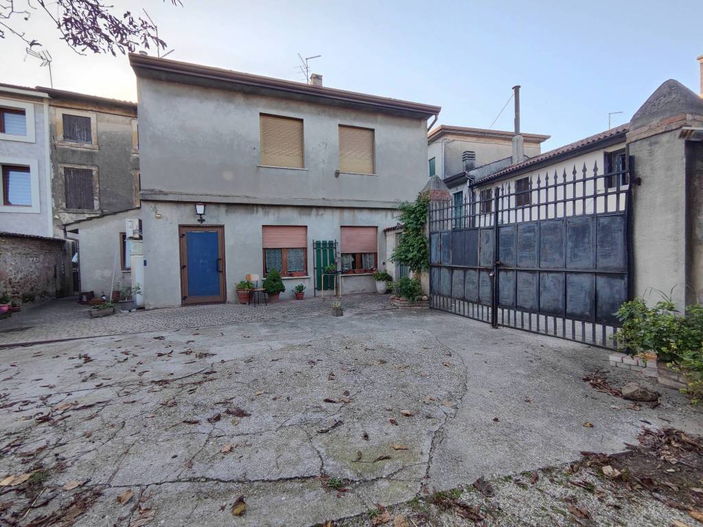 Palazzo / stabile a San giovanni lupatoto in Via Damiano Chiesa - Foto 3