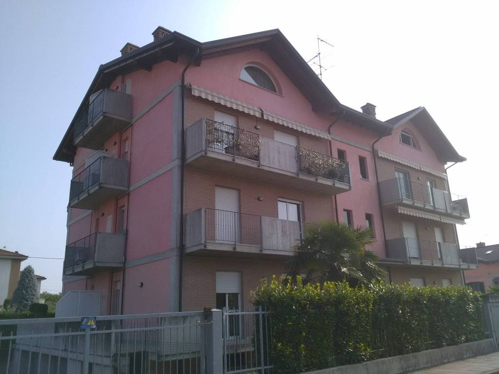 Appartamento a Cassano magnago in Via Sicilia, 5 - Foto 2