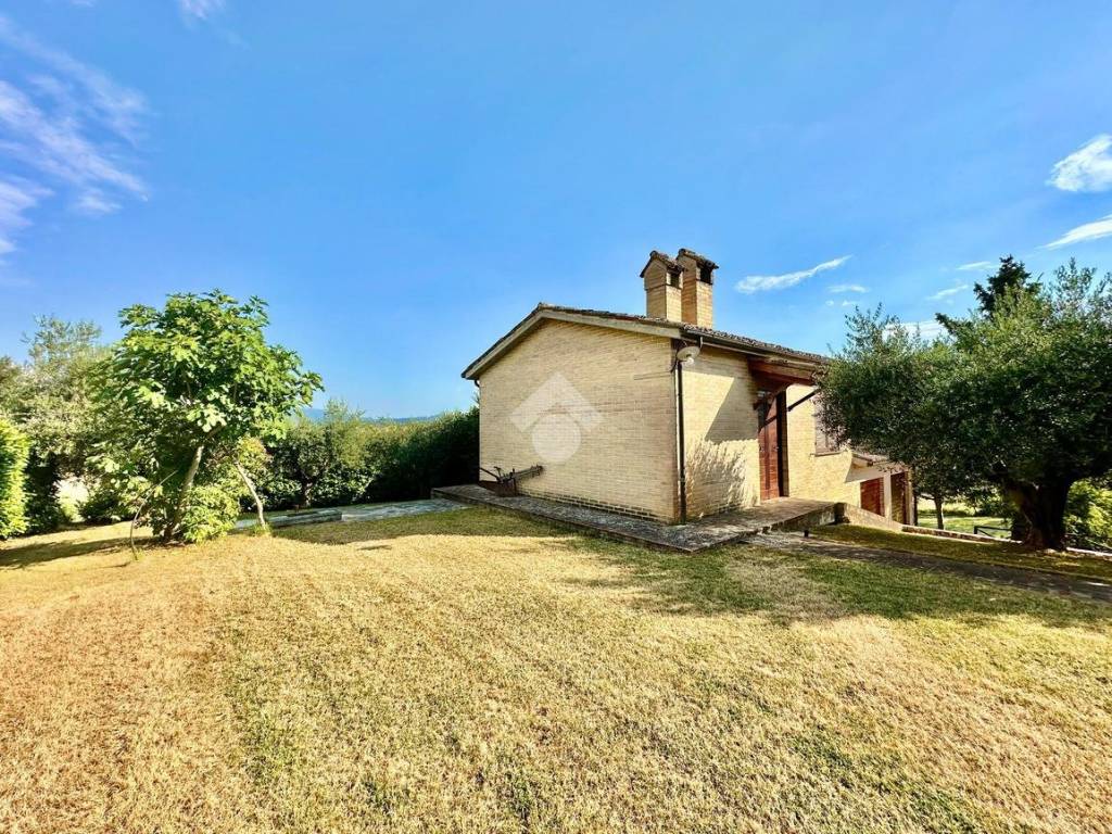 Villa a Montefalco in Via delle Macchie - Foto 2