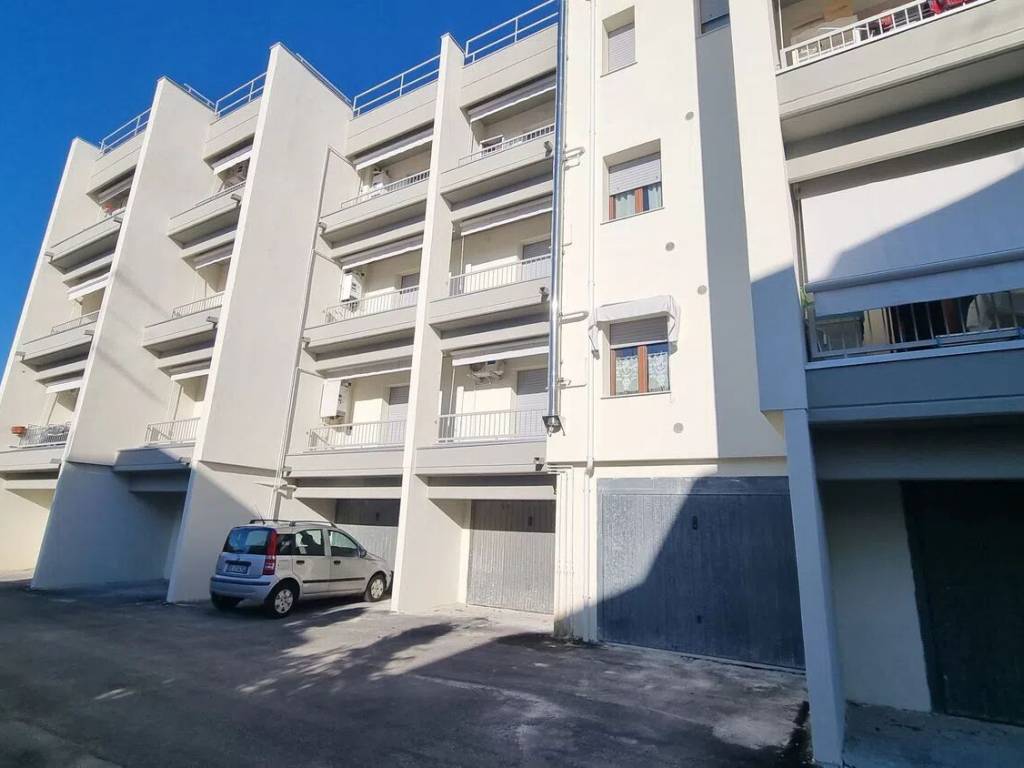 Appartamento a Giulianova in Via Amendola, 19 - Foto 2