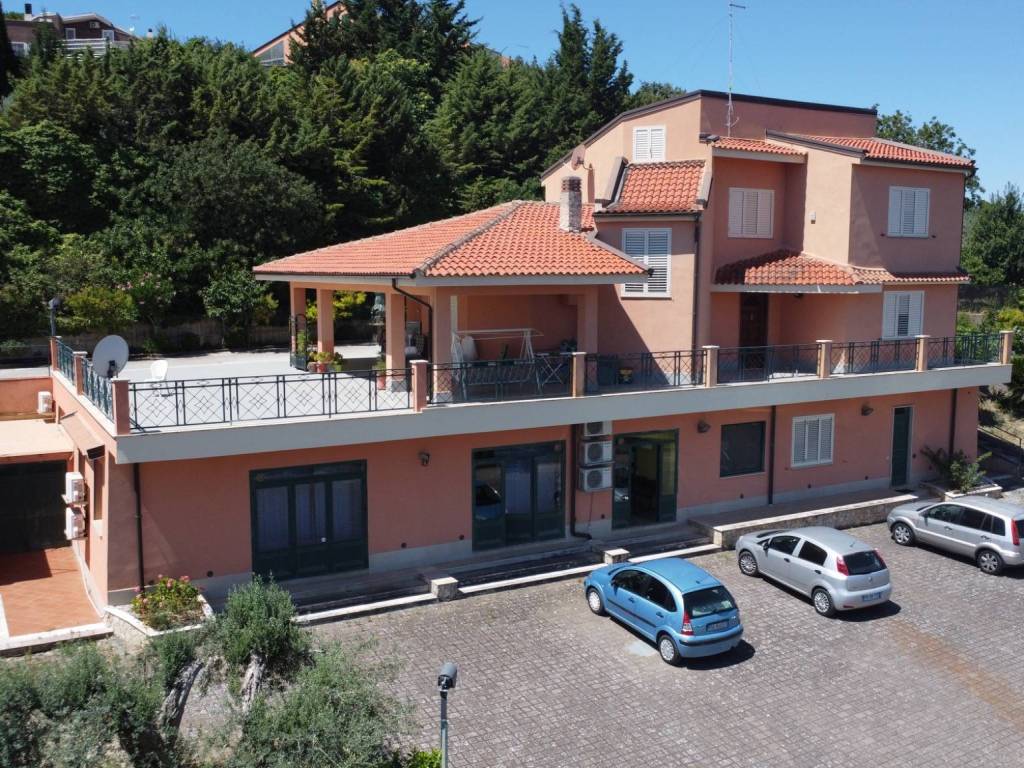 Villa a Caltanissetta in Via Pietro Leone, 8 - Foto 2