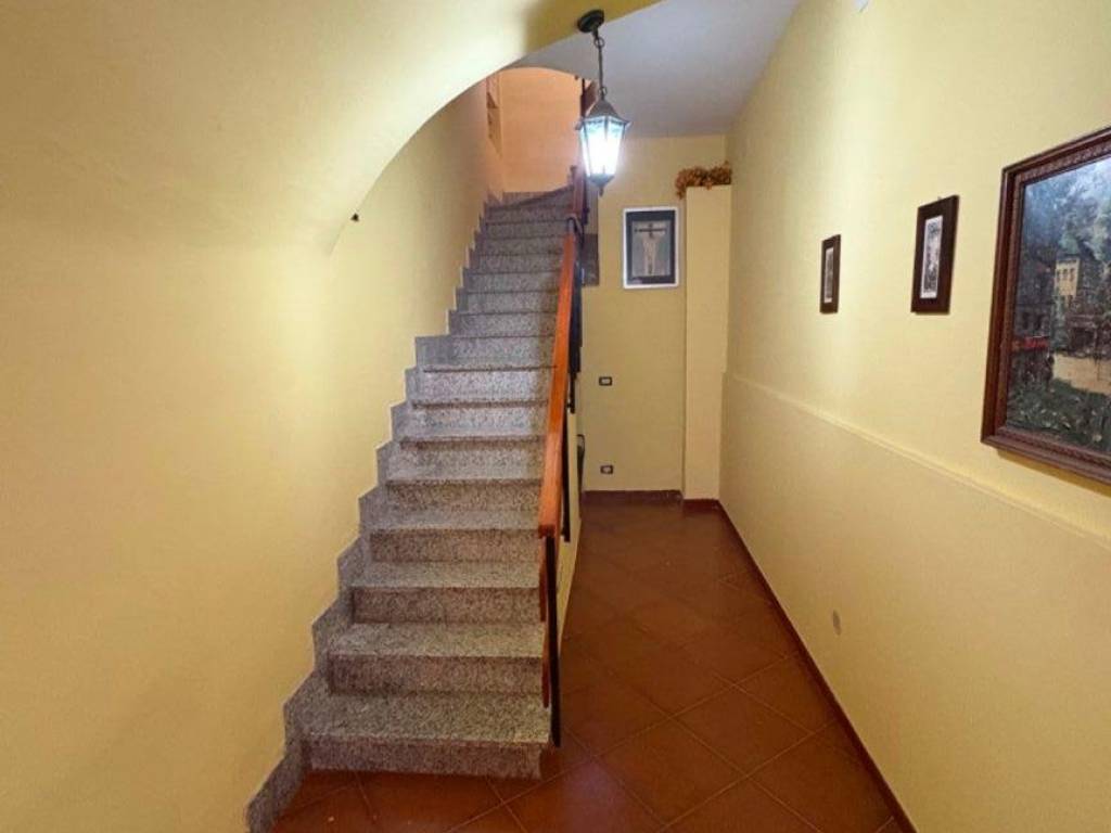 Casa indipendente a Fondi in Piazza delle Benedettine - Foto 2