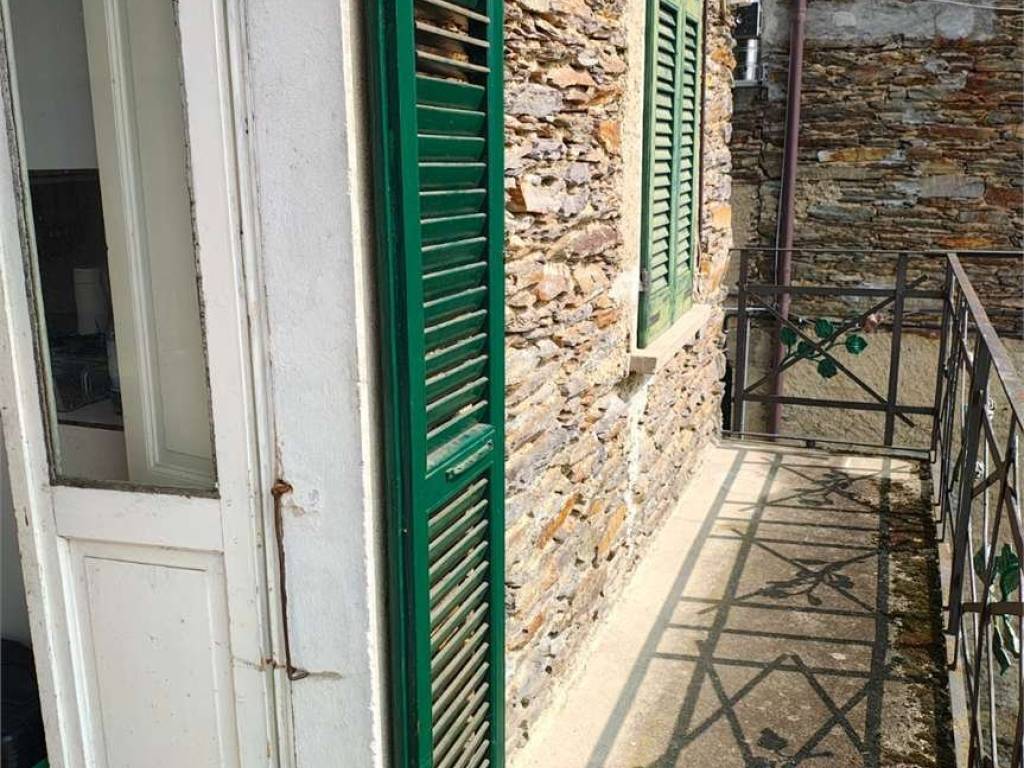 Casa indipendente a Caprezzo in Via Vittorio Emanuele, 20 - Foto 3