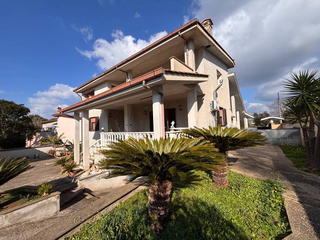 Villa a Aprilia in Via dei Canarini - Foto 4