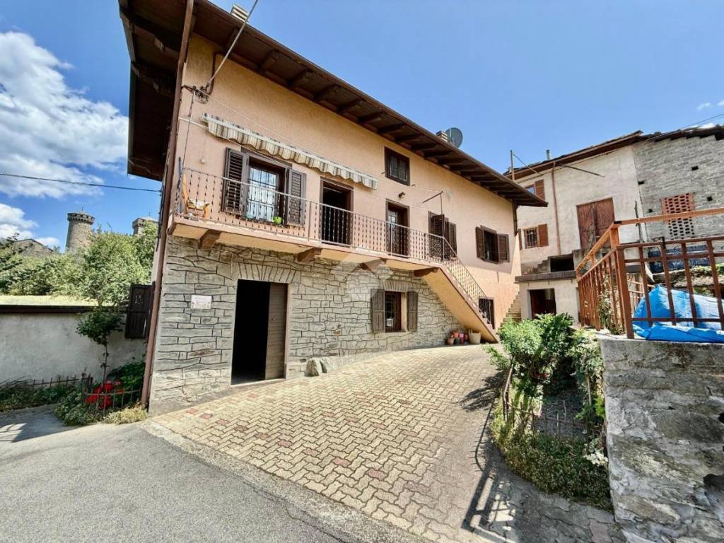 Casa indipendente a Fénis in Frazione Chez Sapin, 73 - Foto 2