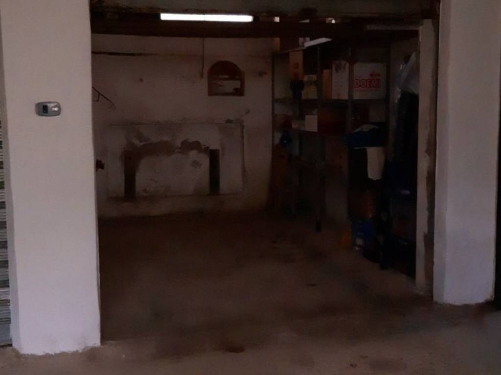 Box / garage a Vieste in Piazzale Aldo Moro, 18 - Foto 3