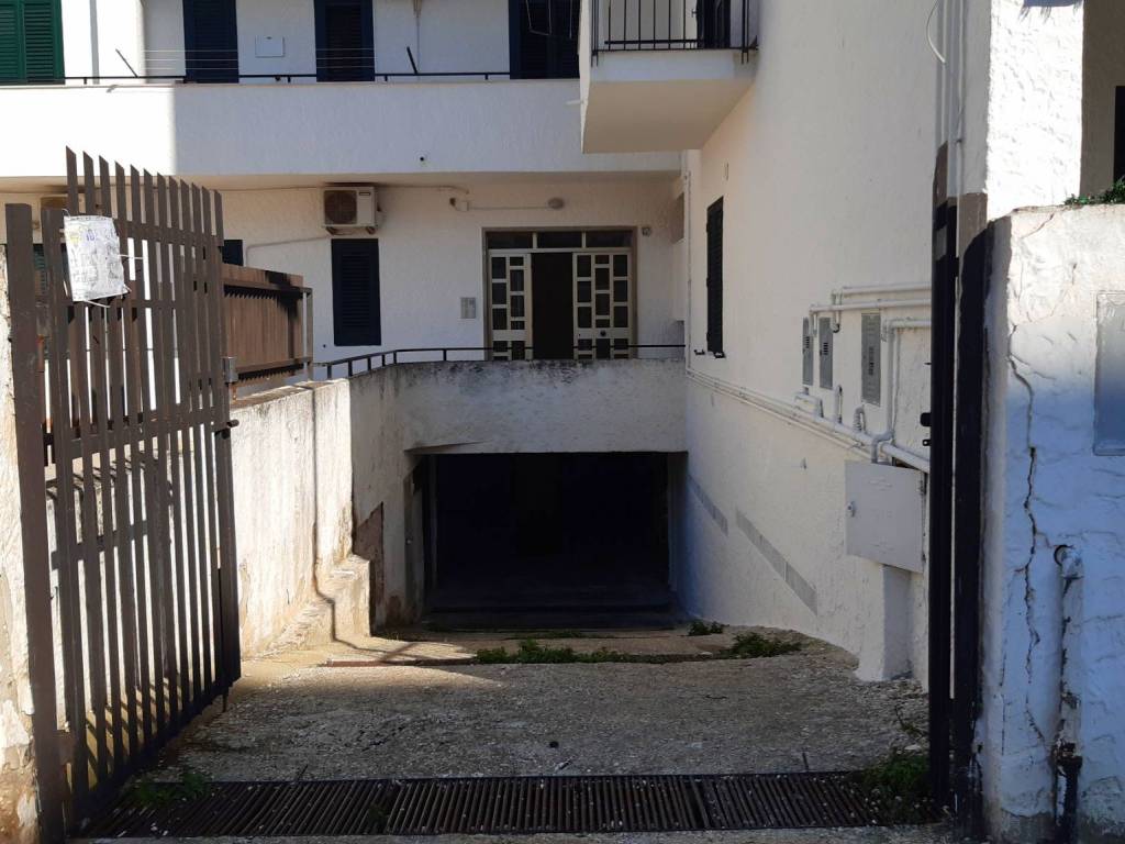 Box / garage a Vieste in Via Umberto Giordano, 12 - Foto 2