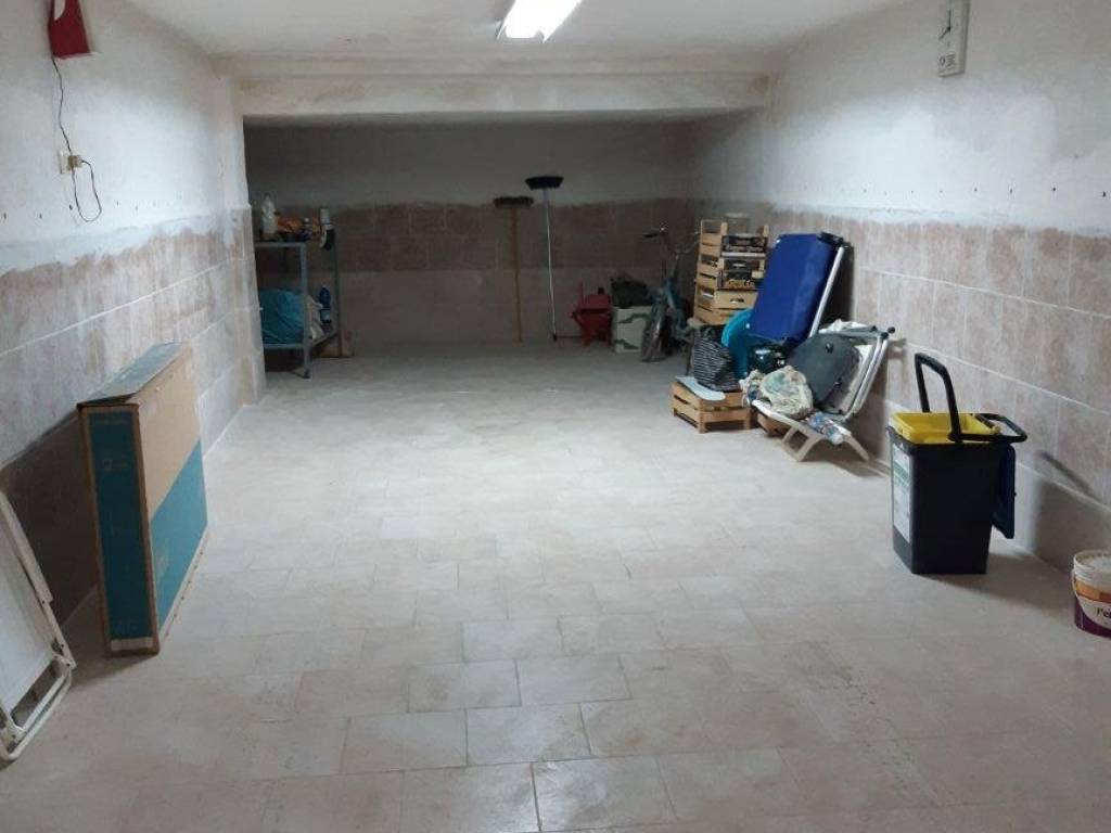 Box / garage a Vieste in Via Umberto Giordano, 12 - Foto 5