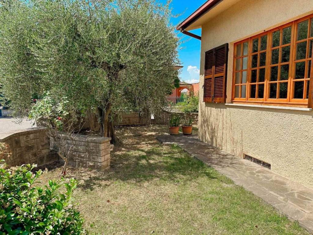 Villa a Bastia umbra in Via della Resistenza , 13 - Foto 3