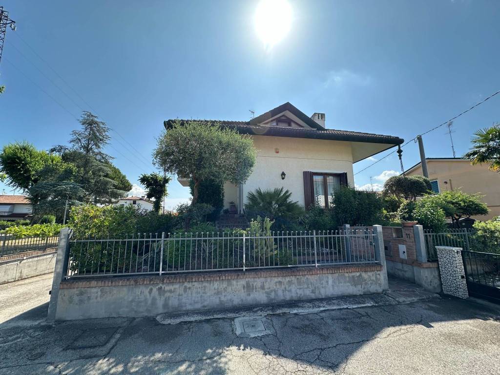 Villa a Taglio di po in Via Dante Alighieri - Foto 2
