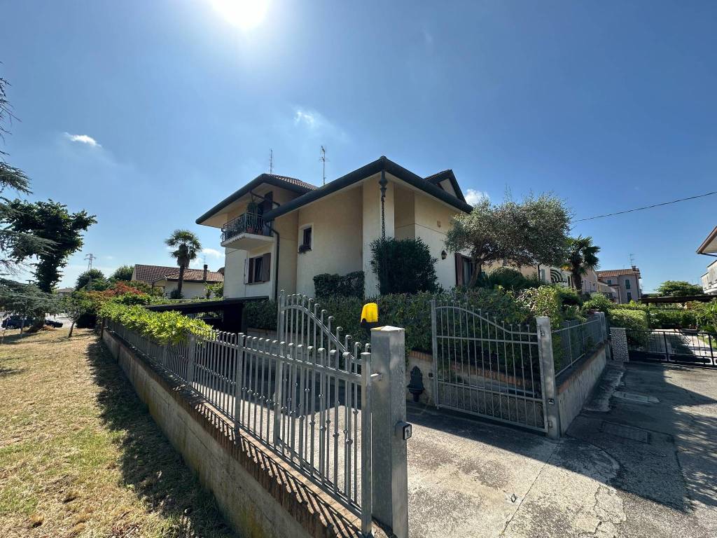 Villa a Taglio di po in Via Dante Alighieri - Foto 3