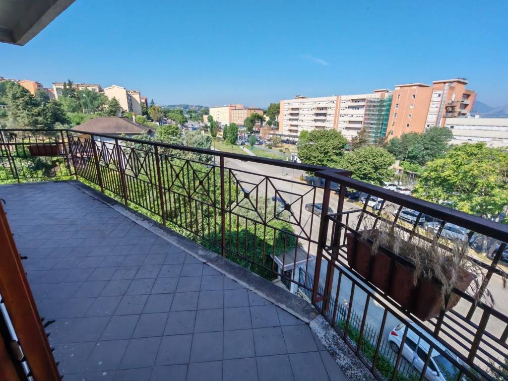 Appartamento a Benevento in Via Raffaele Delcogliano - Foto 3