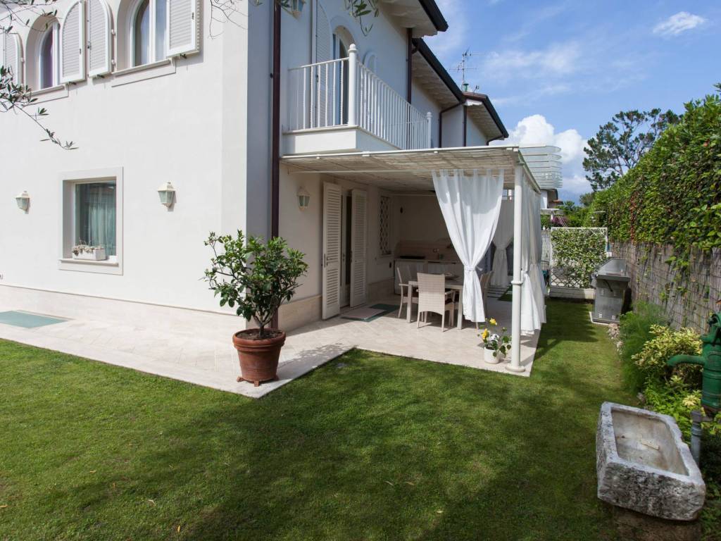 Villa a Forte dei marmi in Via Trento - Foto 2
