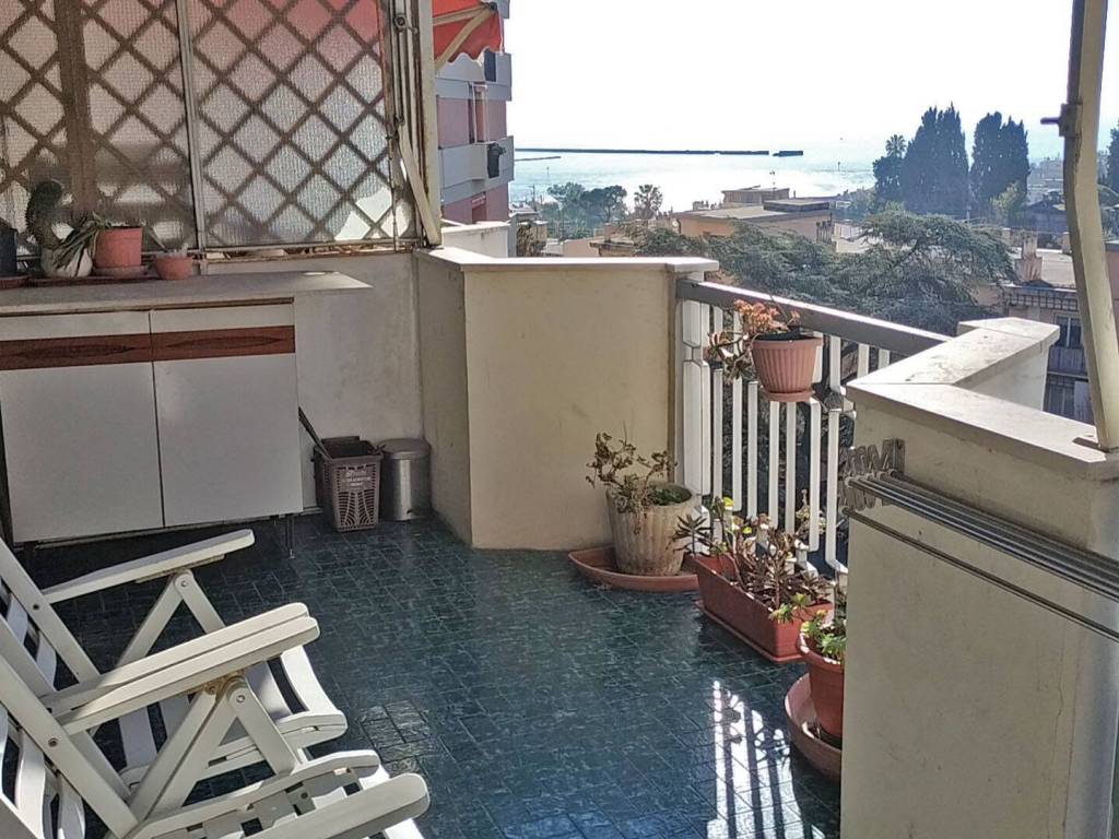 Appartamento a Genova in Piazzale Giardino Fiorito - Foto 2