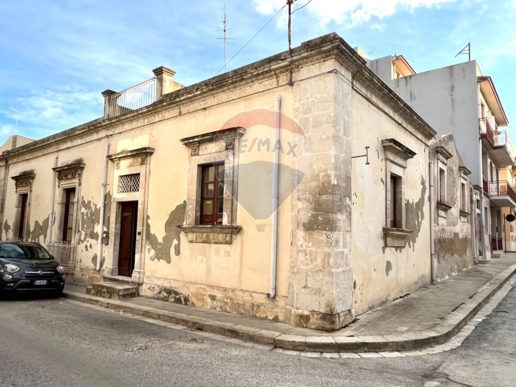 Casa indipendente a Rosolini in Via Manzoni, 65 - Foto 2