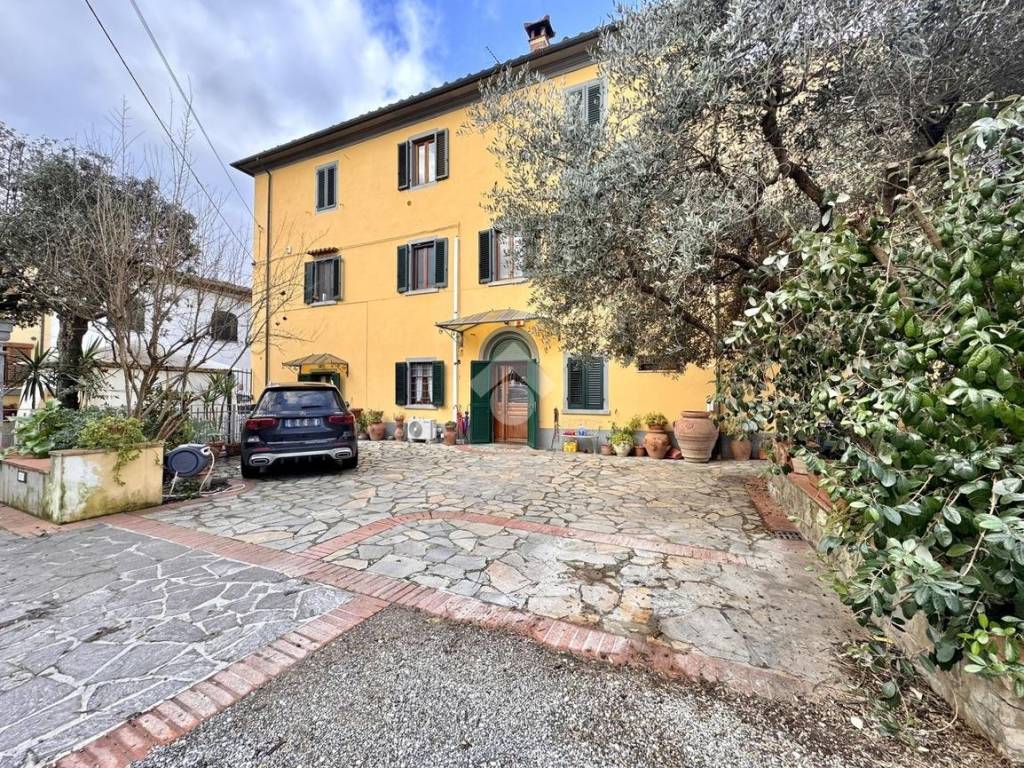 Villa a Quarrata in Via Vittorio Veneto, 37 - Foto 3